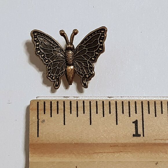 Butterfly Pin Collectible Pinback Gift Insect Animal Spring Brooch - Picture 3 of 4